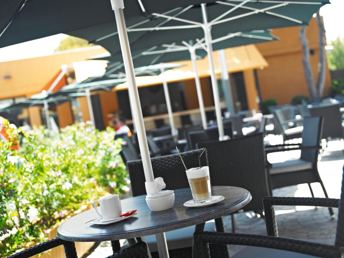 Un restaurante o sitio para comer en Protur Turo Pins 4* SUP