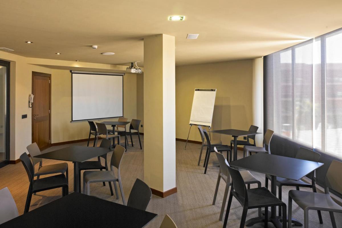 Zona business o sala de conferencias en Protur Turo Pins 4* SUP