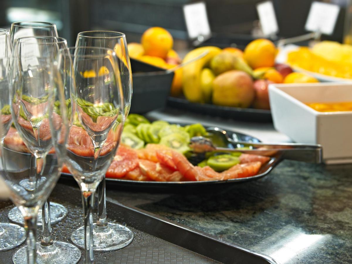 Comida en o cerca de este hotel