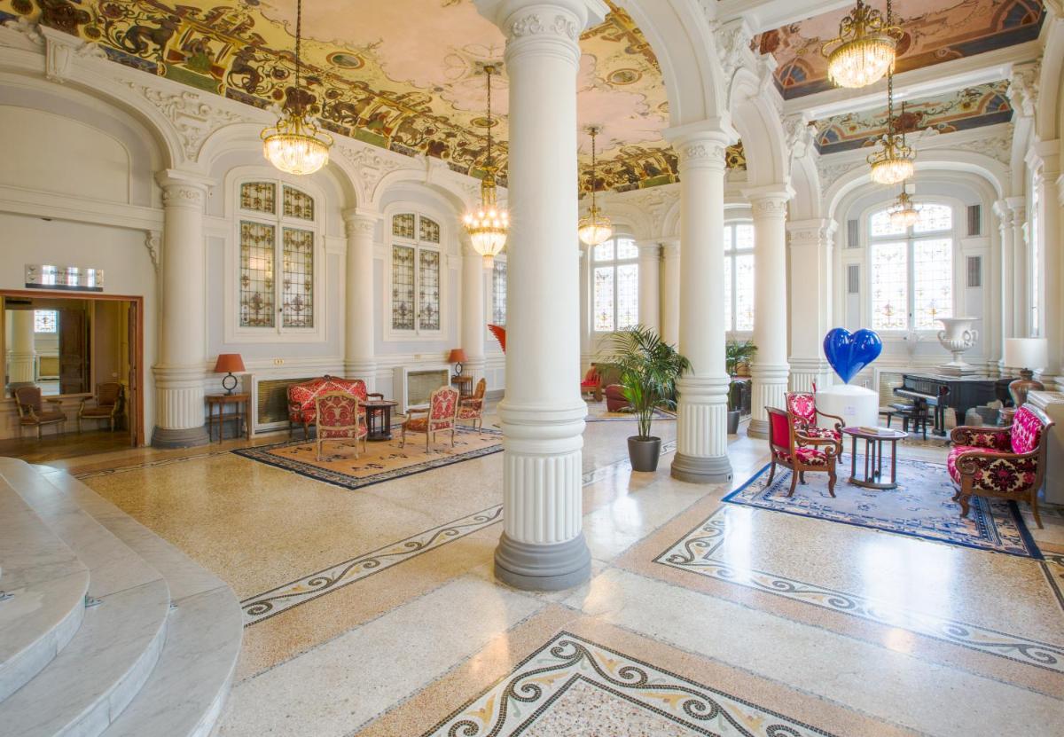 Coin salon dans l'établissement Westminster Hotel & Spa Nice