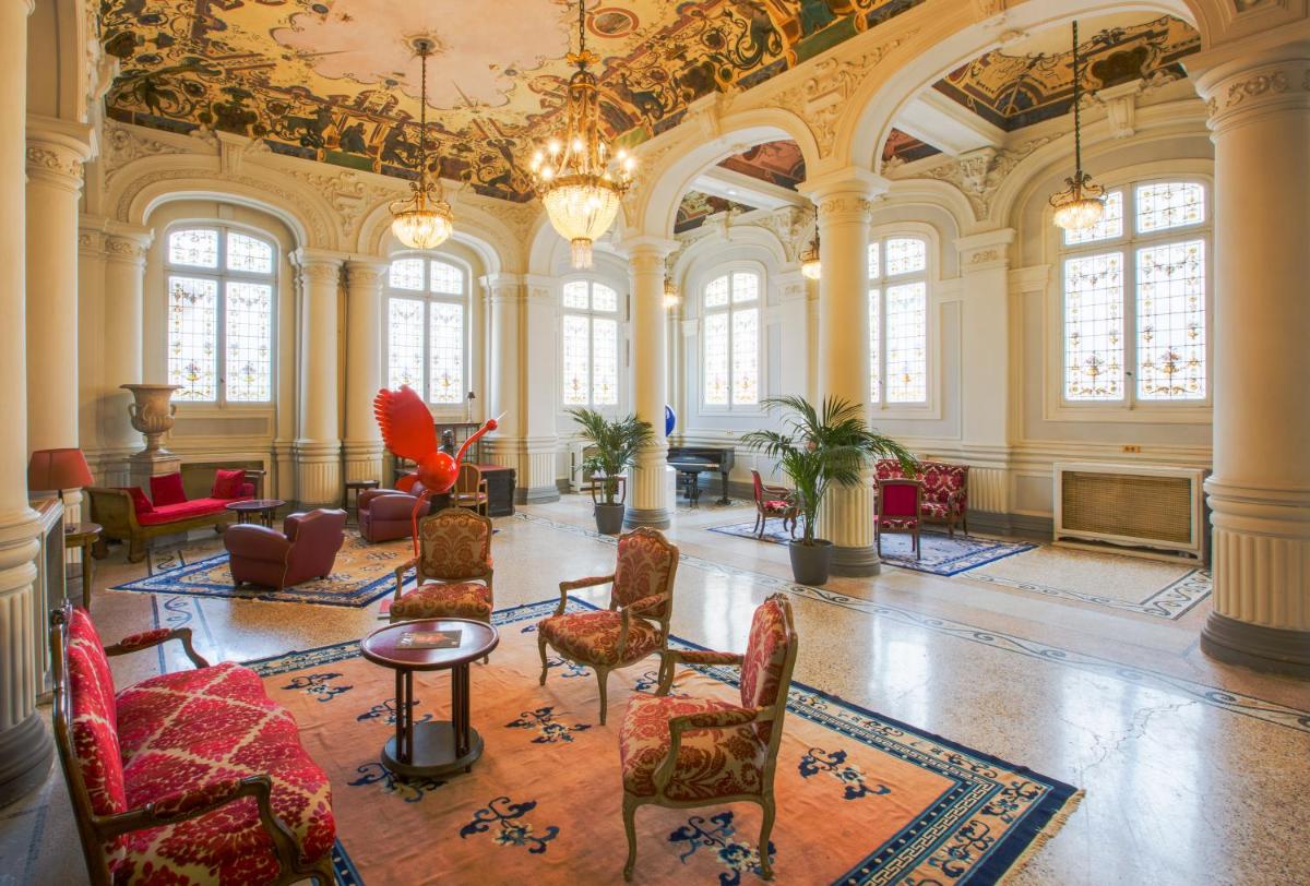 Coin salon dans l'établissement Westminster Hotel & Spa Nice