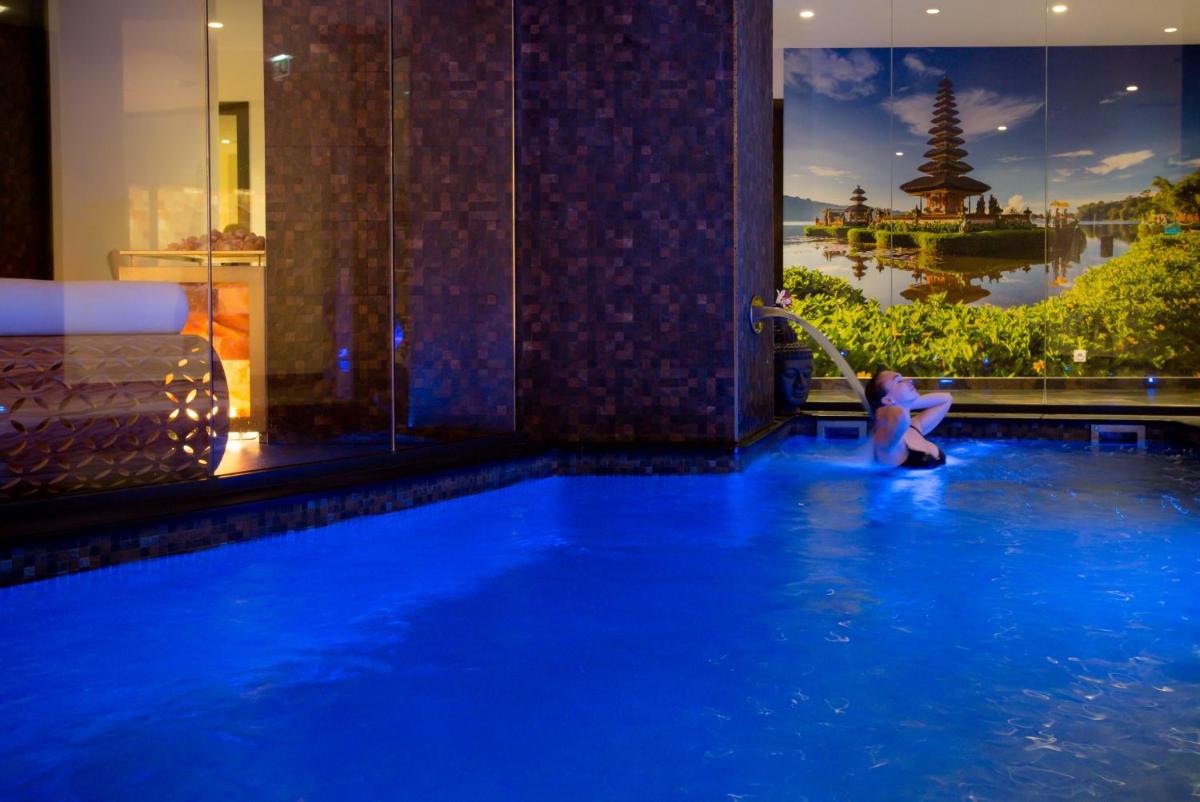 Piscine de l'établissement Westminster Hotel & Spa Nice ou située à proximité