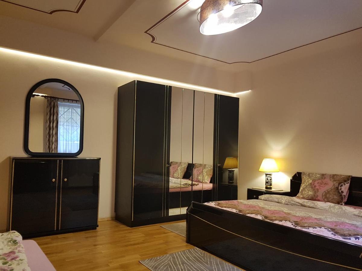Palma Villa in City Park Budapest - semi suteren - Housity