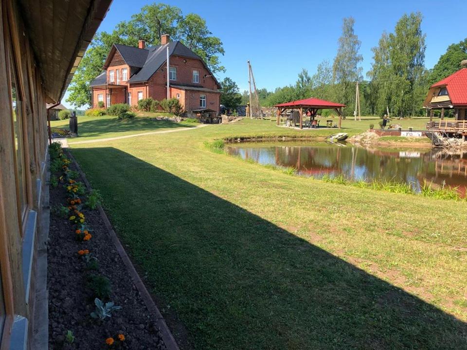 Jaunsīļi - Housity
