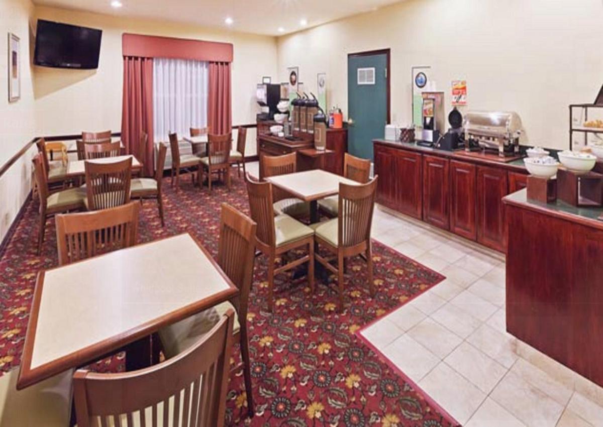 Country Inn & Suites by Radisson, Tulsa, OK - Housity
