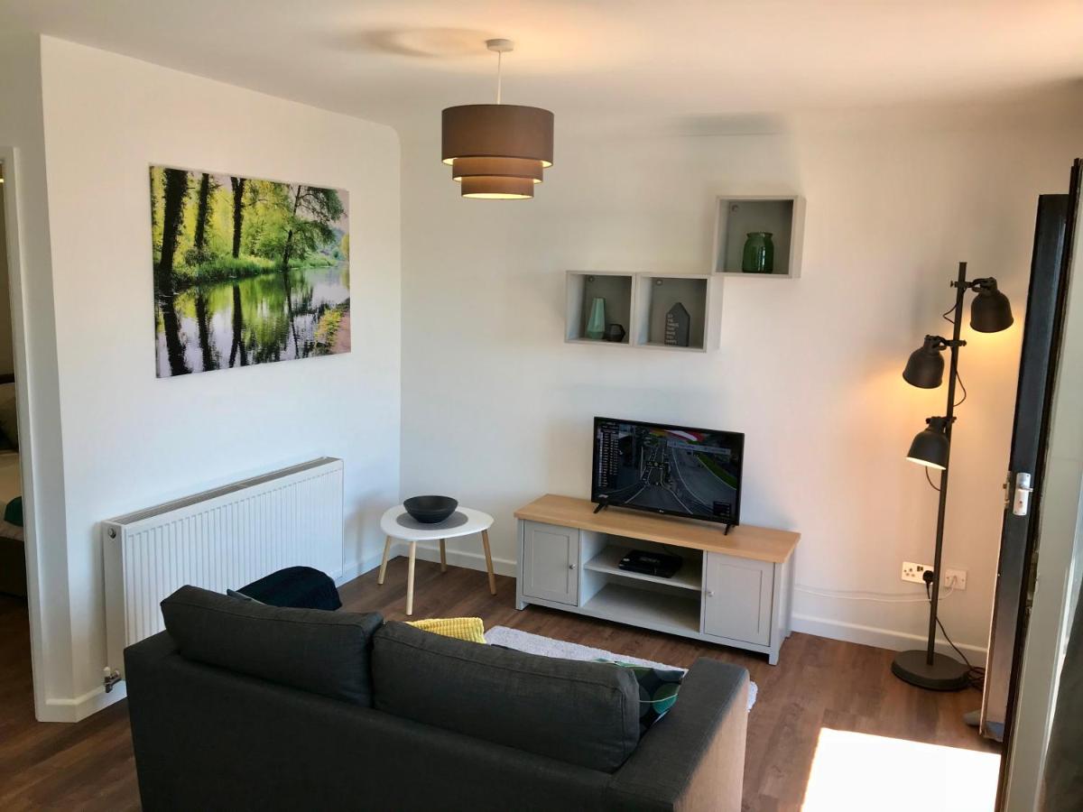 Upper Highview - Self Catering Apartment, fpventures Stroud - Hizvo