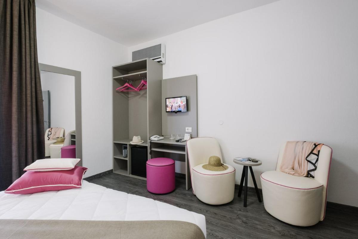 Hotel Cala Di Forno - Housity