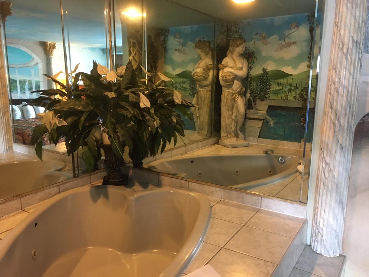 Deluxe Inn - Housity