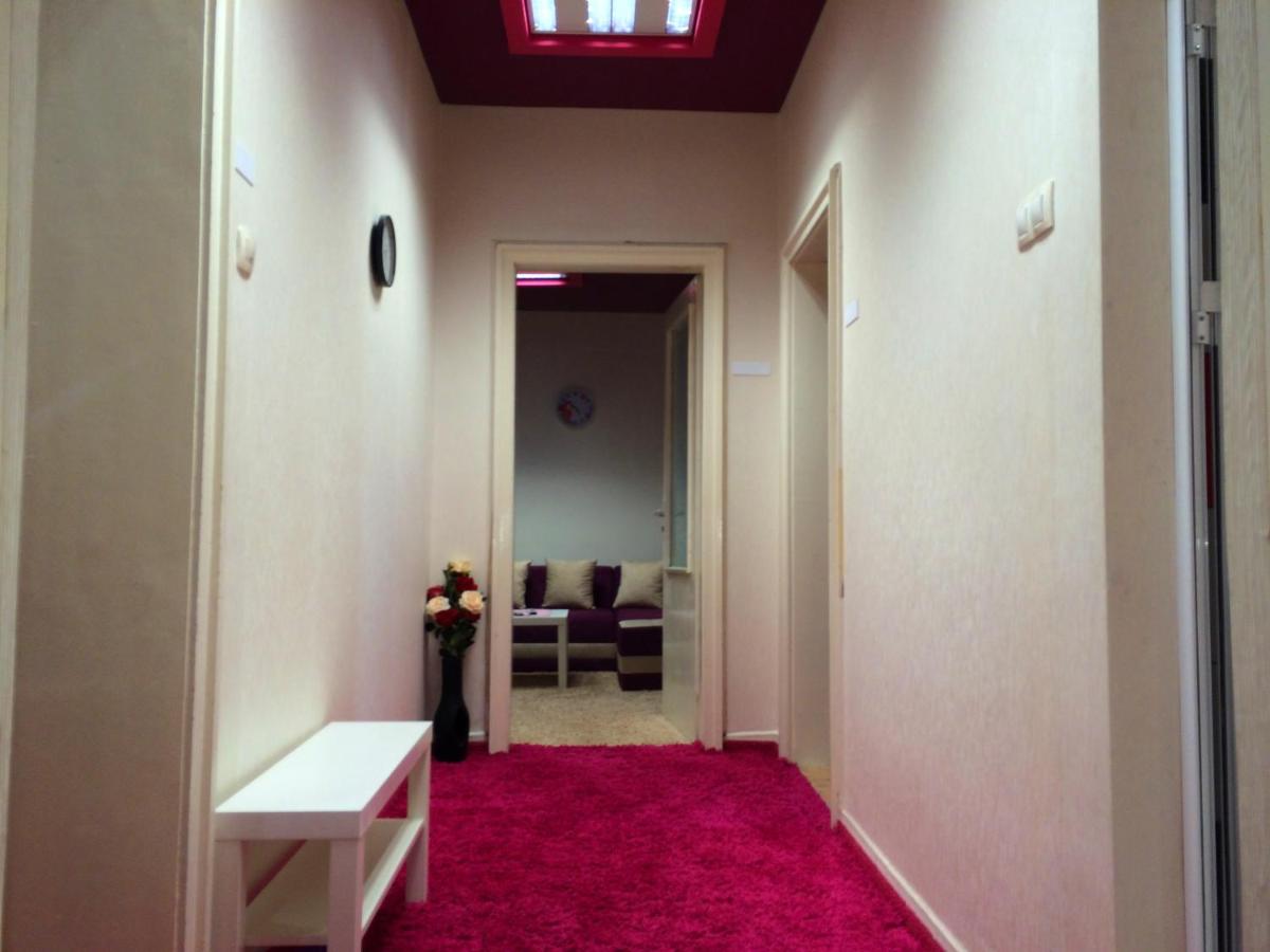 Varna Top Center 3-bedroom Apartment - Housity