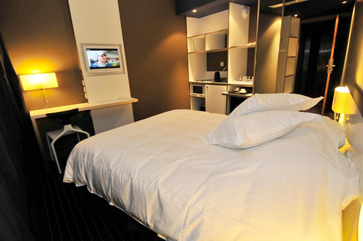 Un ou plusieurs lits dans un hébergement de l'établissement B&B HOME Lyon Centre Berthelot