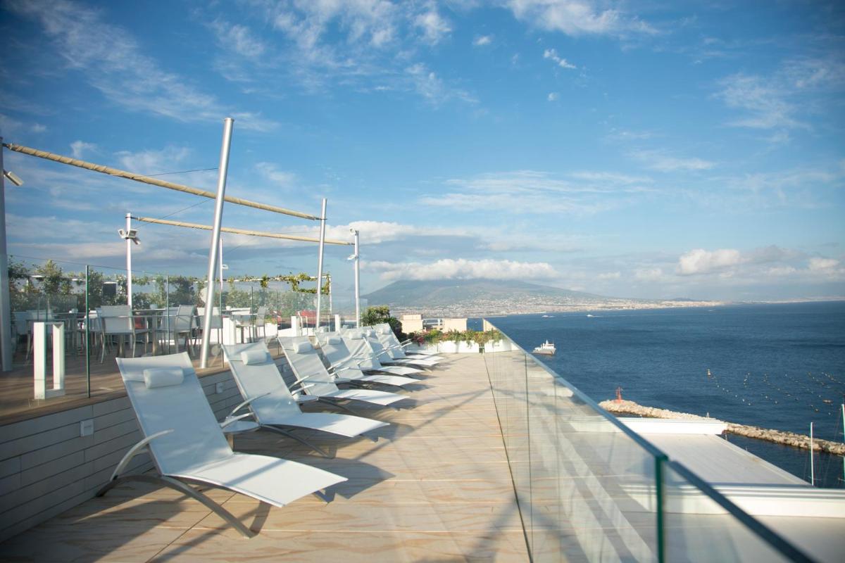 Grand Hotel Vesuvio - Housity