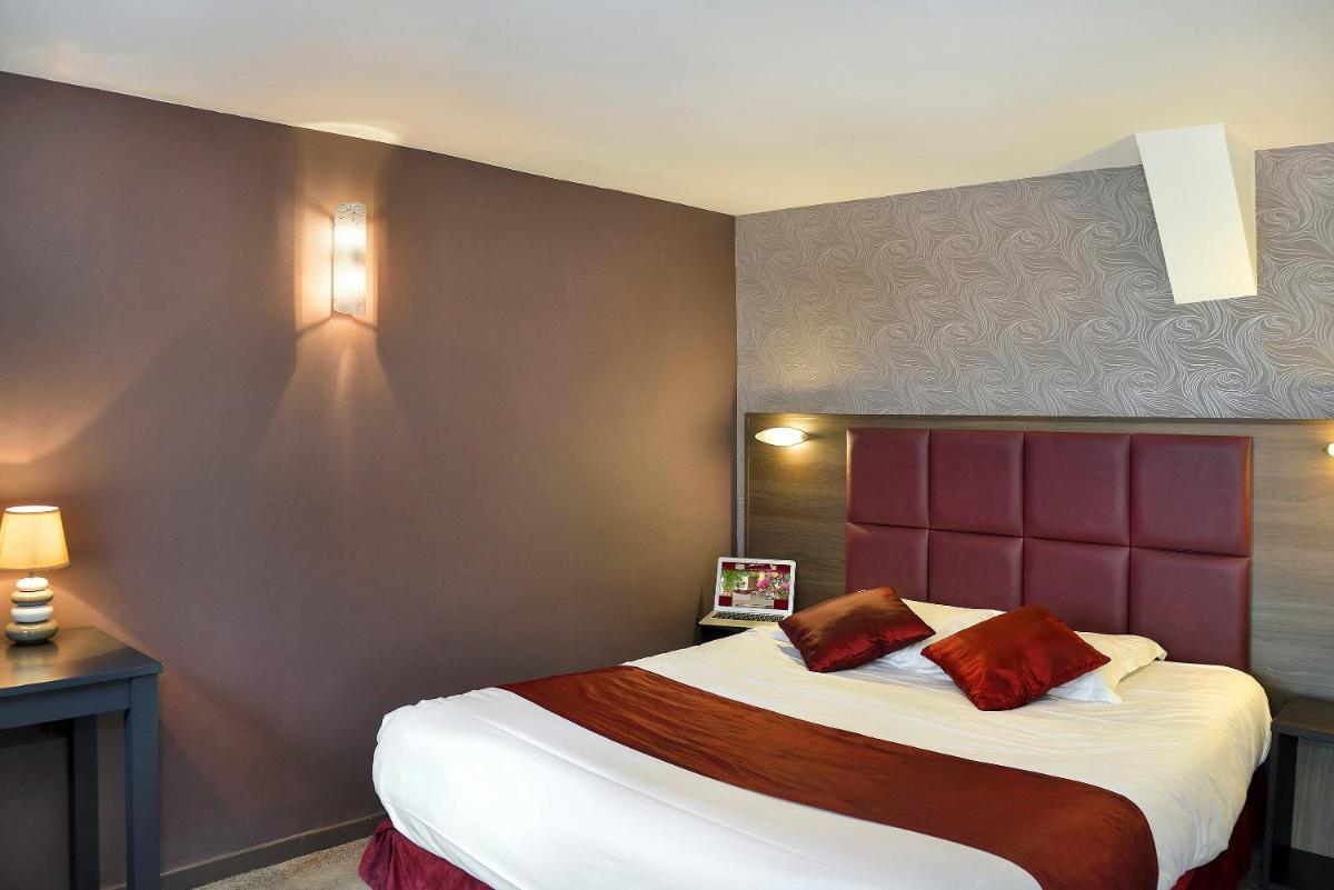 Un ou plusieurs lits dans un hébergement de l'établissement Logis Hotel Spa Restaurant Au Site Normand