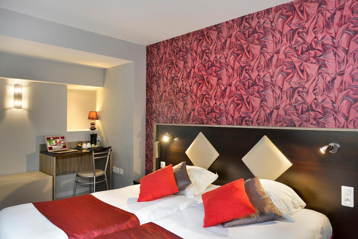 Un ou plusieurs lits dans un hébergement de l'établissement Logis Hotel Spa Restaurant Au Site Normand