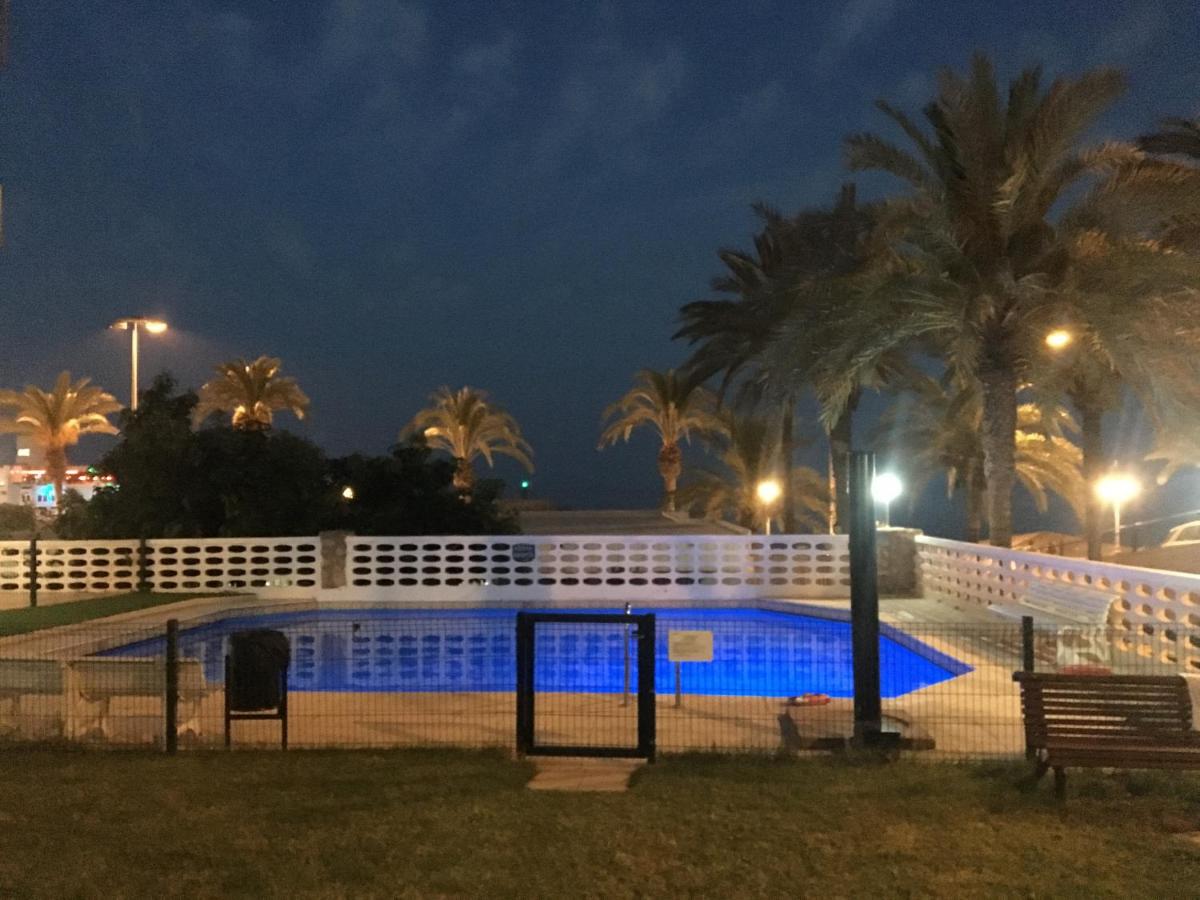 APARTAMENTO CON VISTAS AL MAR. PRIMERA LINEA DE PLAYA. - Housity