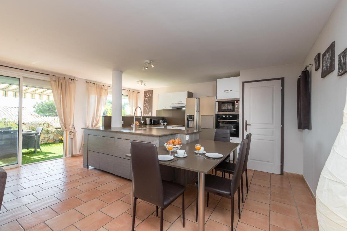 Sleep In Biot - Housity