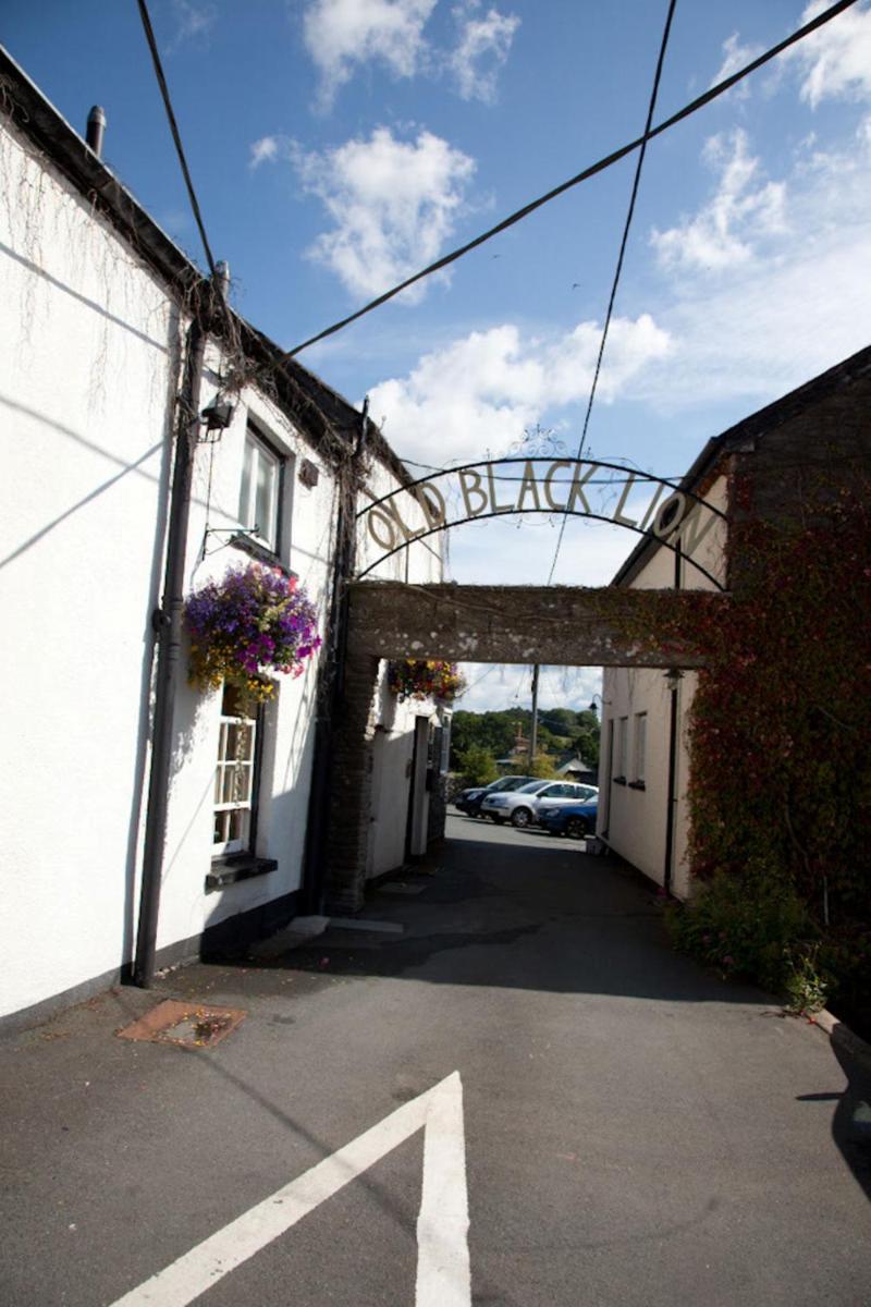 The Old Black Lion - Housity