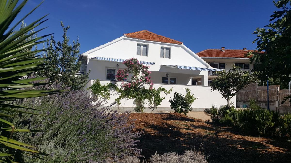 Apartments Paradiso Murter - Housity