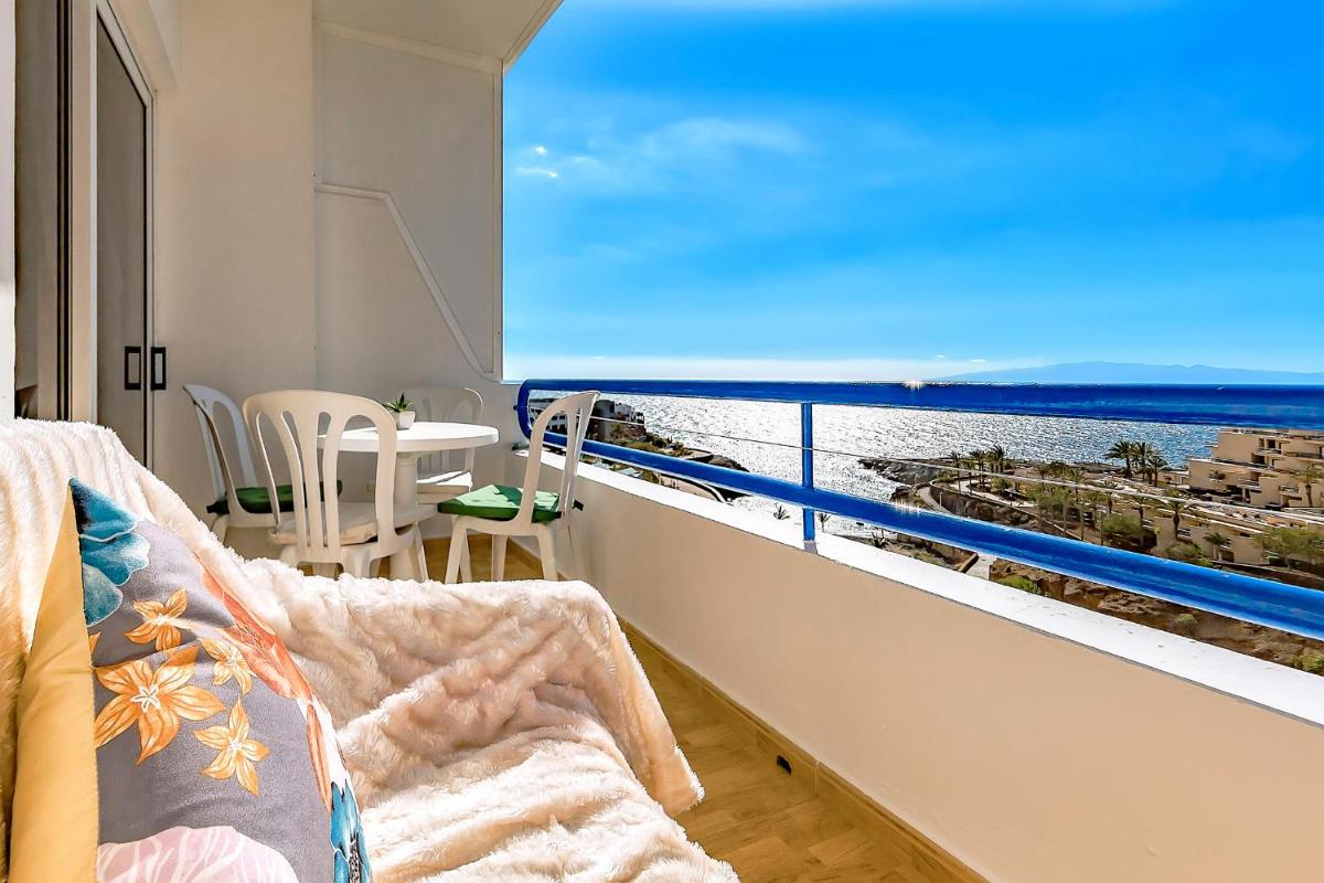 Studio Overlooking The Ocean - Housity