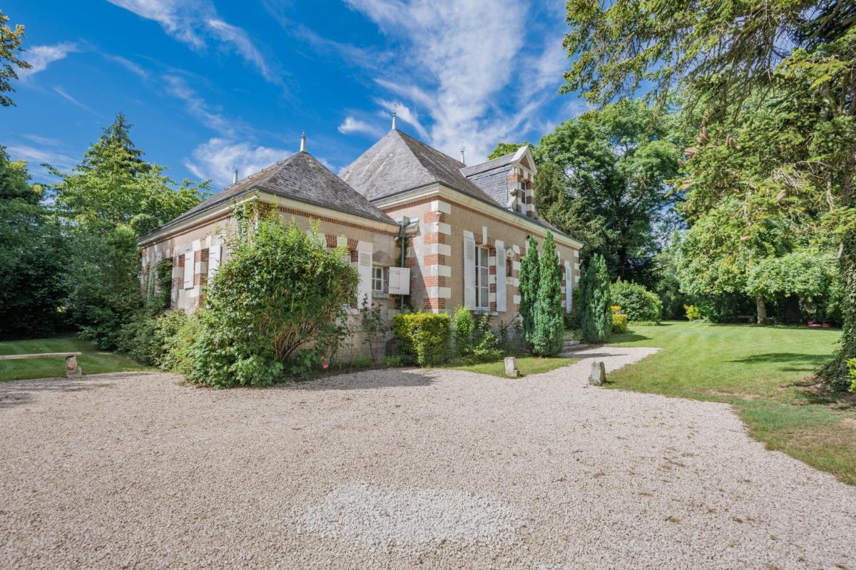 Ancien pavillon de chasse du château de Chaumont sur Loire - Housity