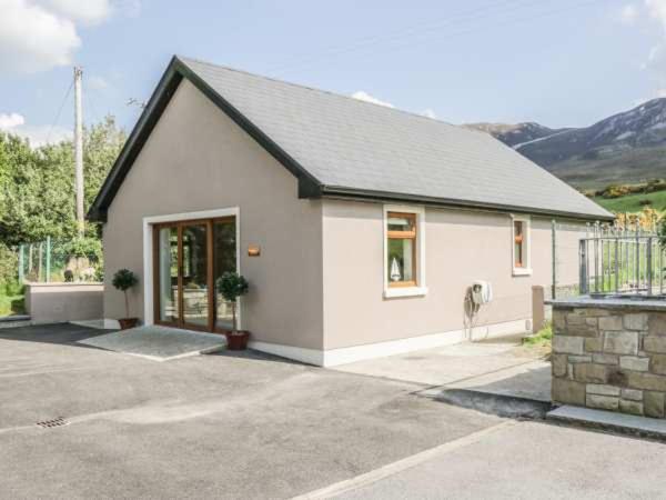 Reek View - Two Bedroom cottage - Housity