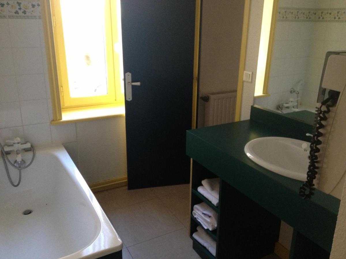 Salle de bains dans l'établissement Le Pavillon