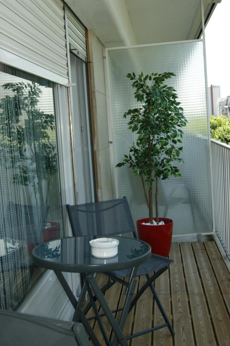 Studio Morgane-balcon couvert-wifi-près centre-linge et ménage - Housity