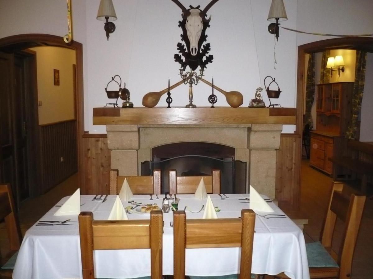 St. Hubertus Étterem és Panzió - Housity