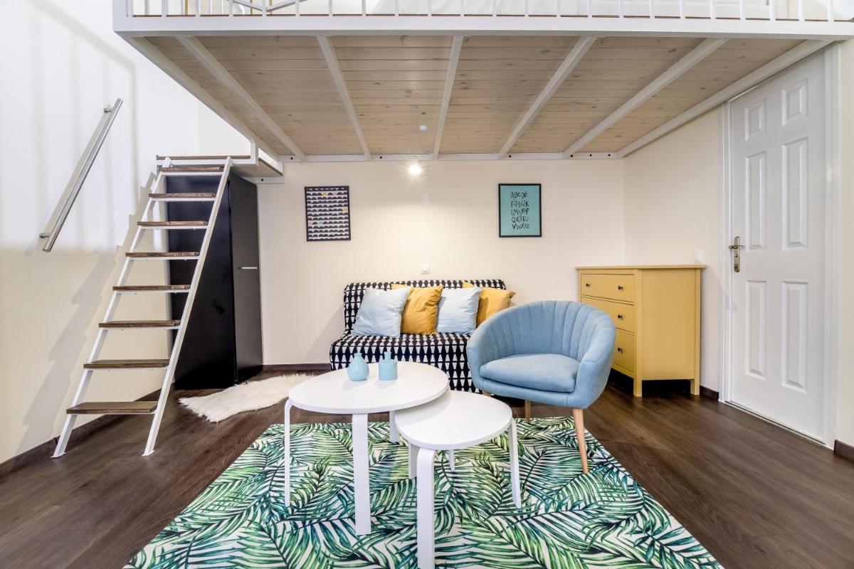 BpR Turquoise Simplicity Apartment - Housity
