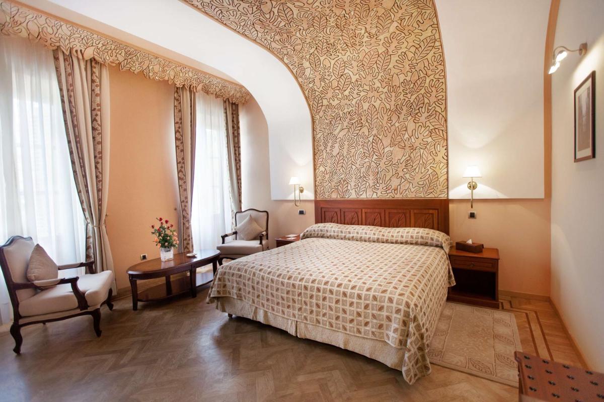 Grand Hotel Villa de France - Housity