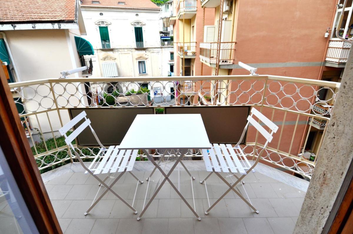 Iris Amalfi Dreams - Housity