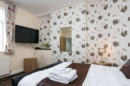 KNUTSFORD House Holidays - Housity