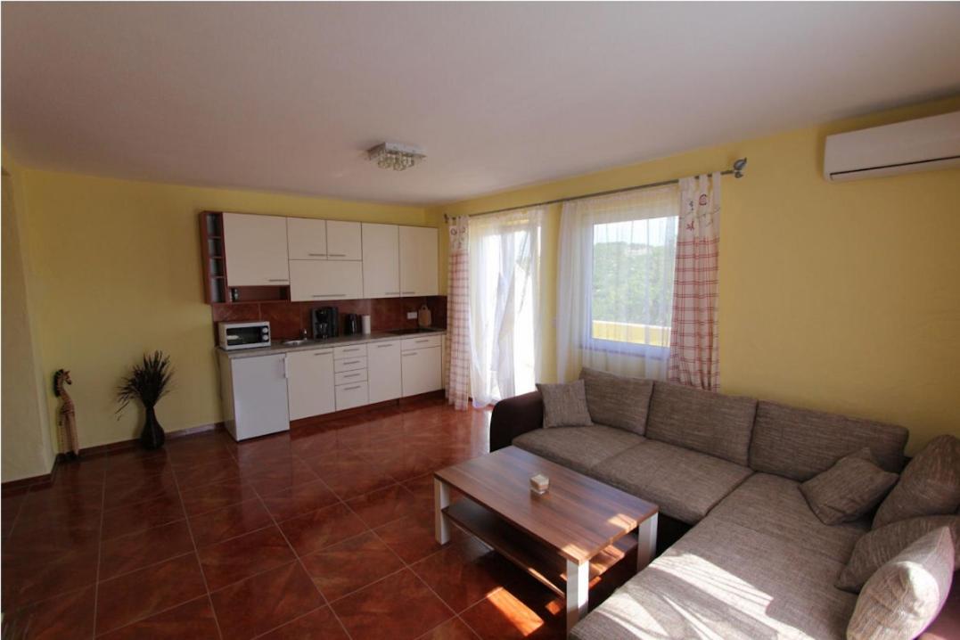 House with Pool in Tisno - Housity