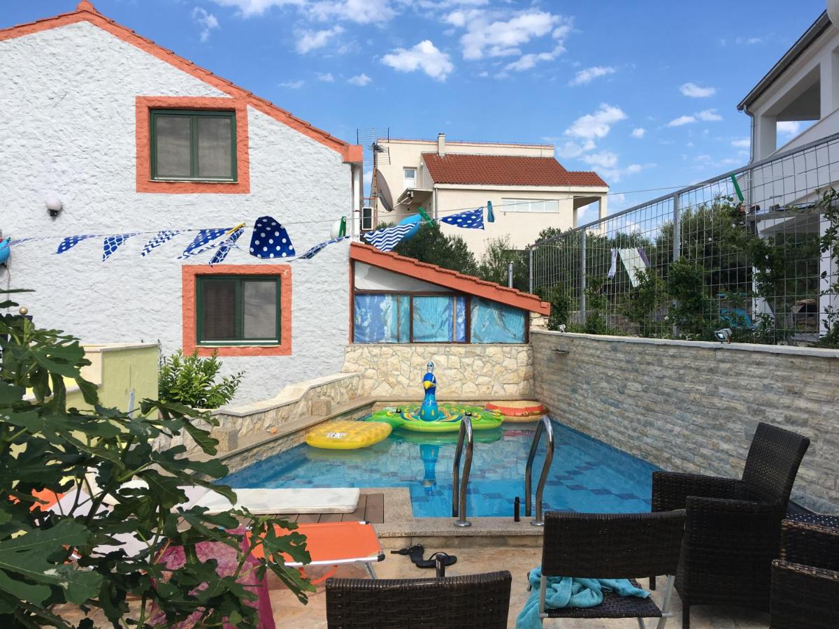 House with Pool in Tisno - Housity