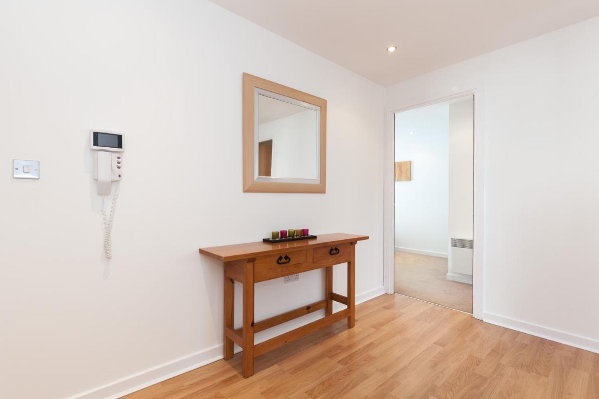 Stylish Garden View Apartment - Housity