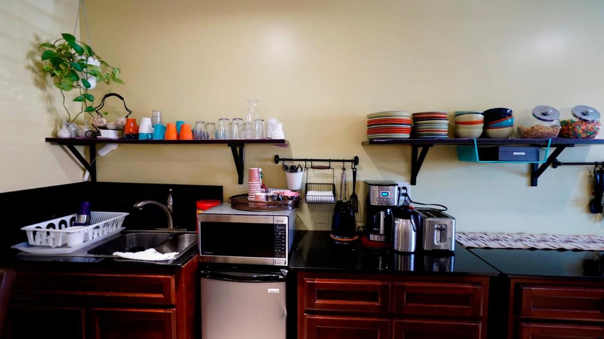El Royale Hotel - Near Universal Studios Hollywood - Housity