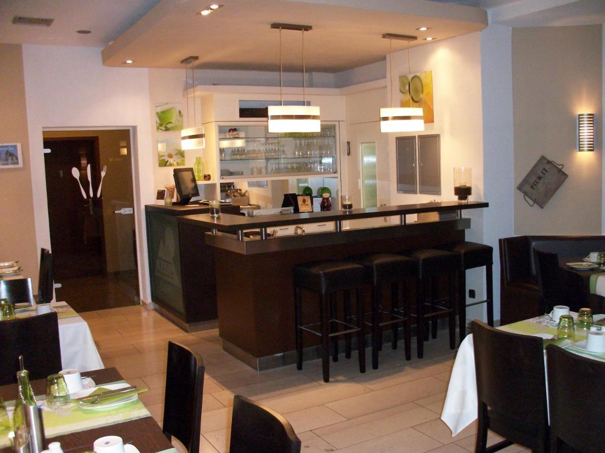 Adam Hotel - Housity