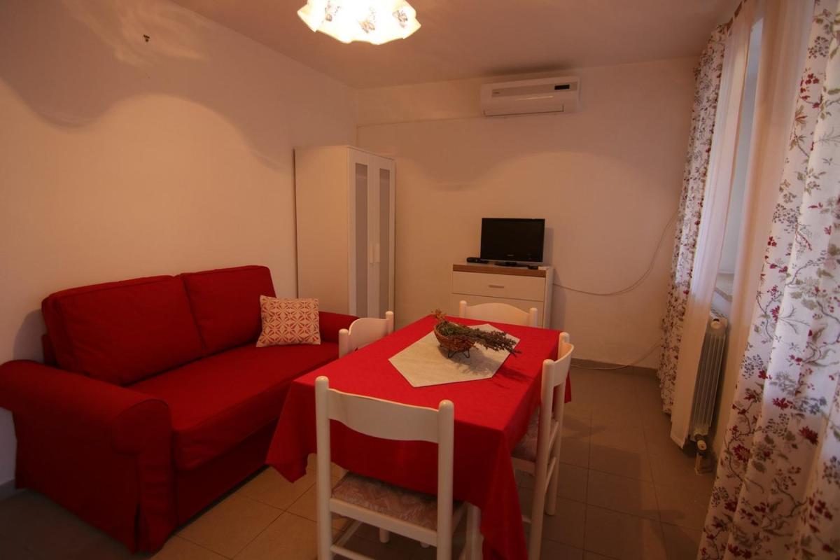 App with a lovely patio - Housity
