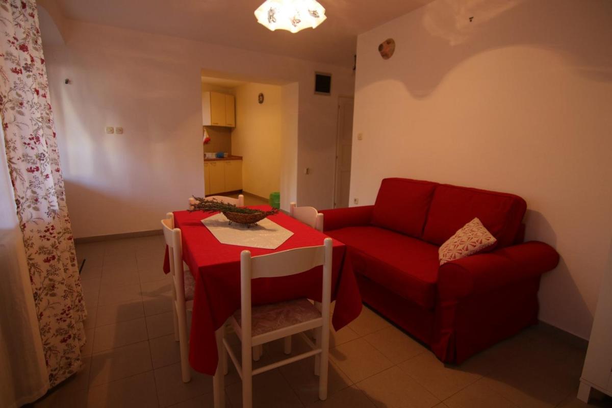 App with a lovely patio - Housity