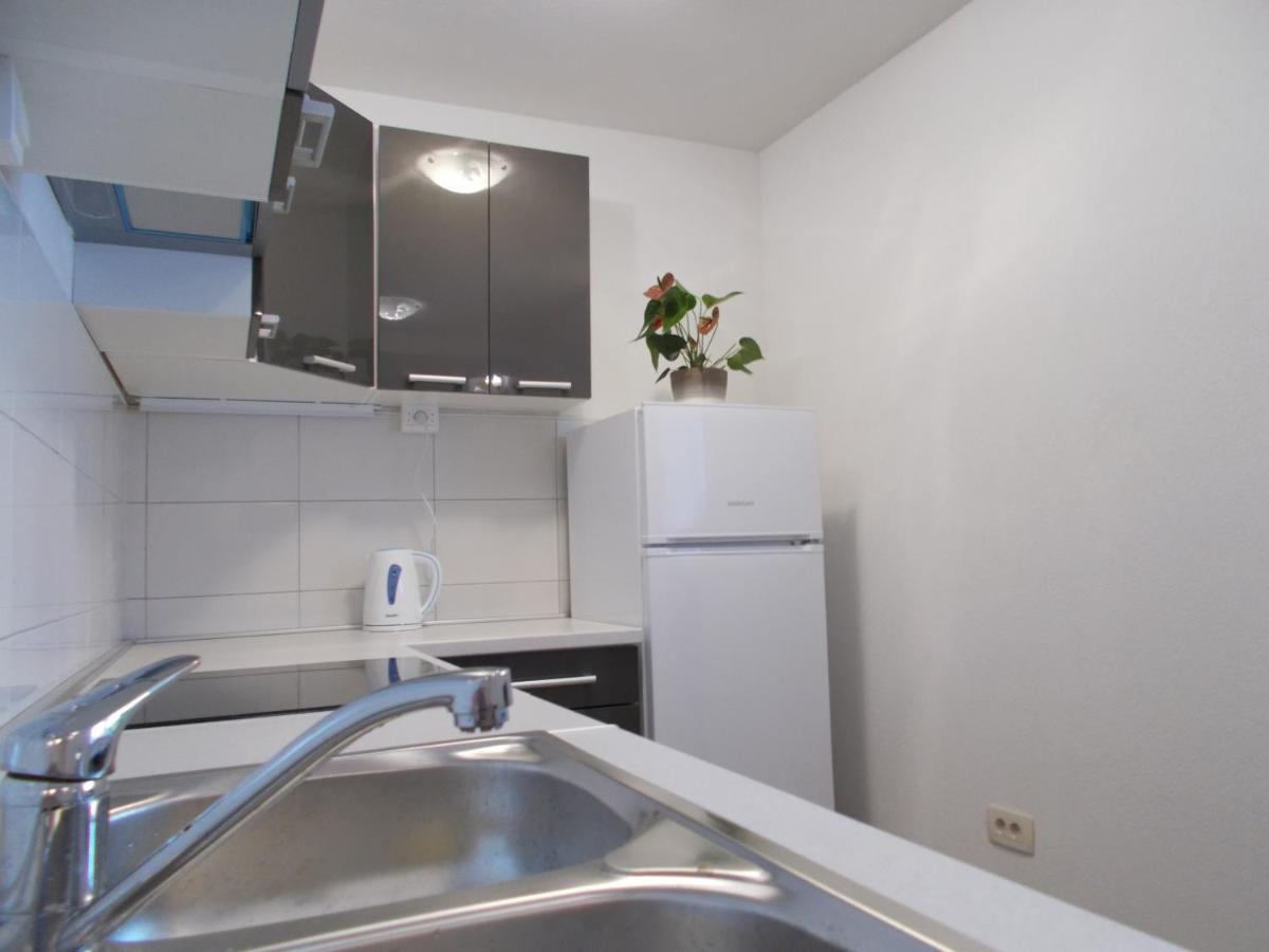 Suitetrails - Modern family apartment near the sea, Vranjic