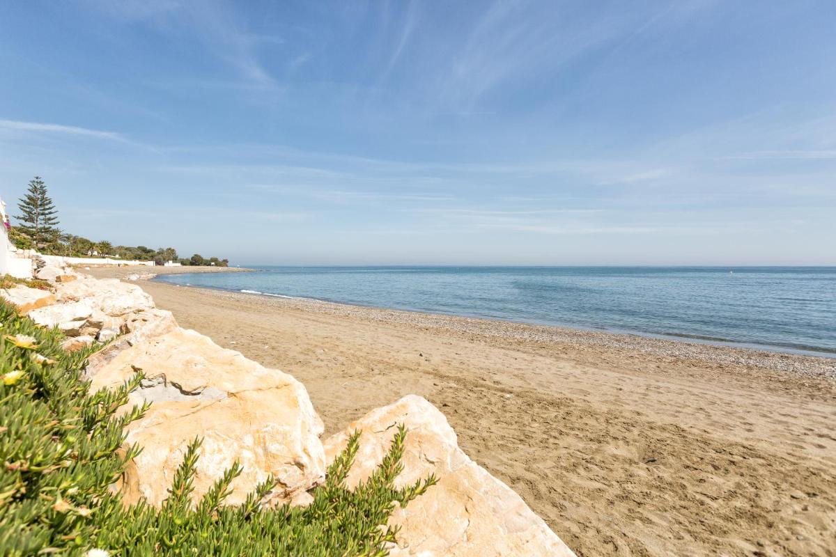 Beachside cosy apartment with pool - Housity