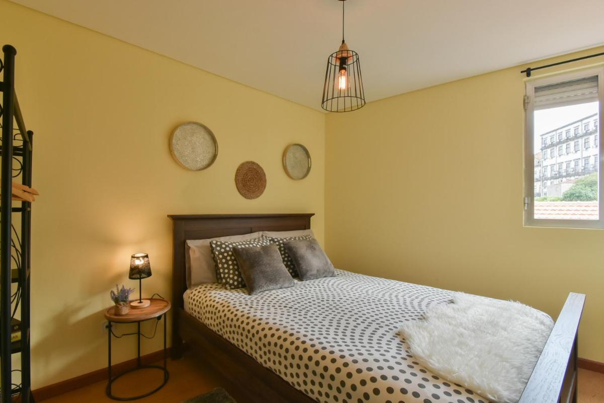 Clerigos Old Town Apartment - Housity