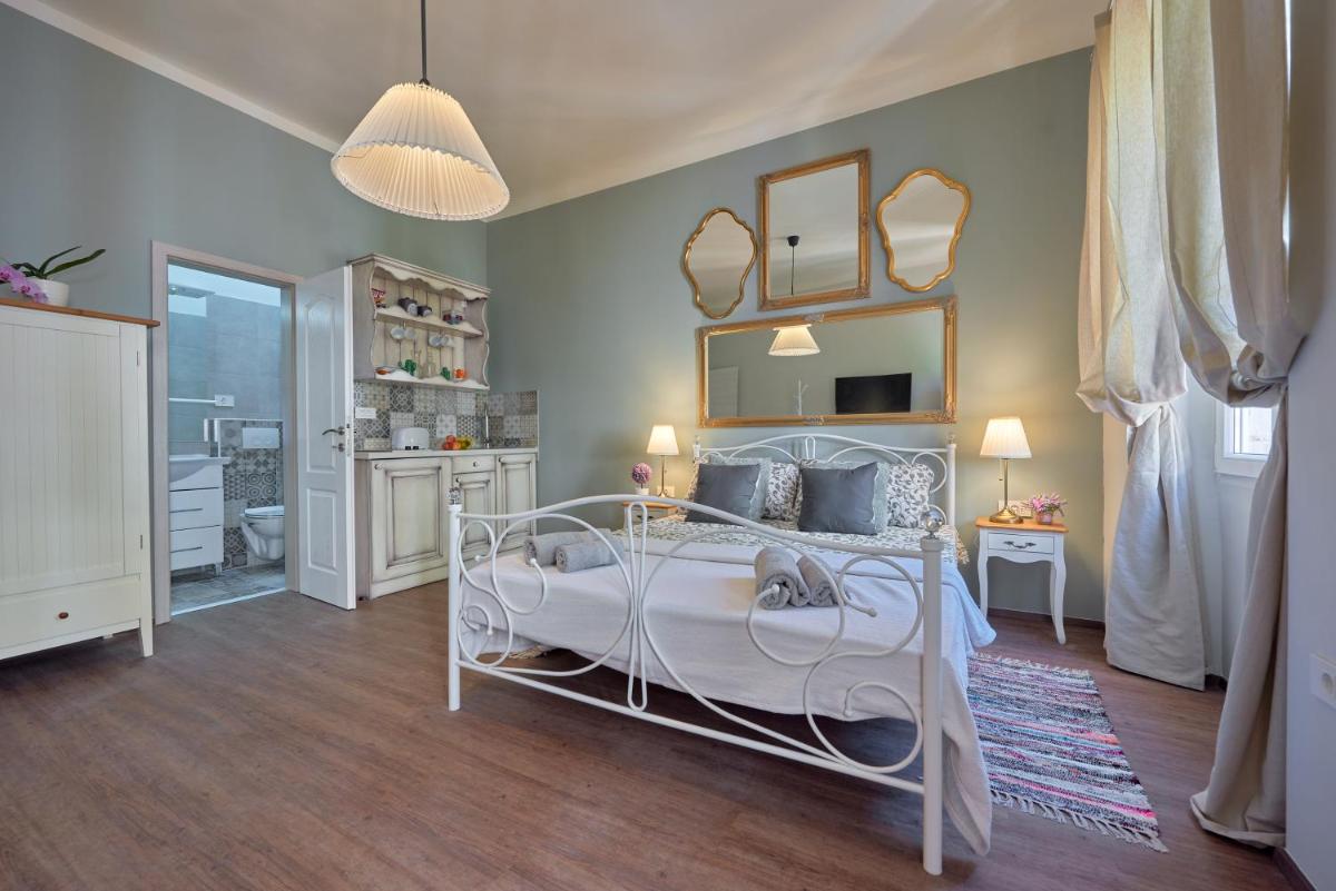 Old City Romanitic Studios 1 with FREE private parking - Housity