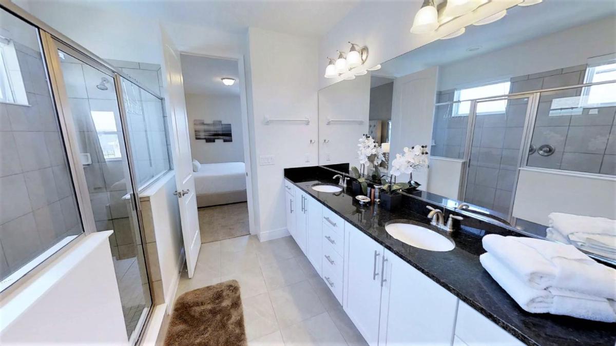 6 Bedroom Vacation Home with Pool (1829) - Housity
