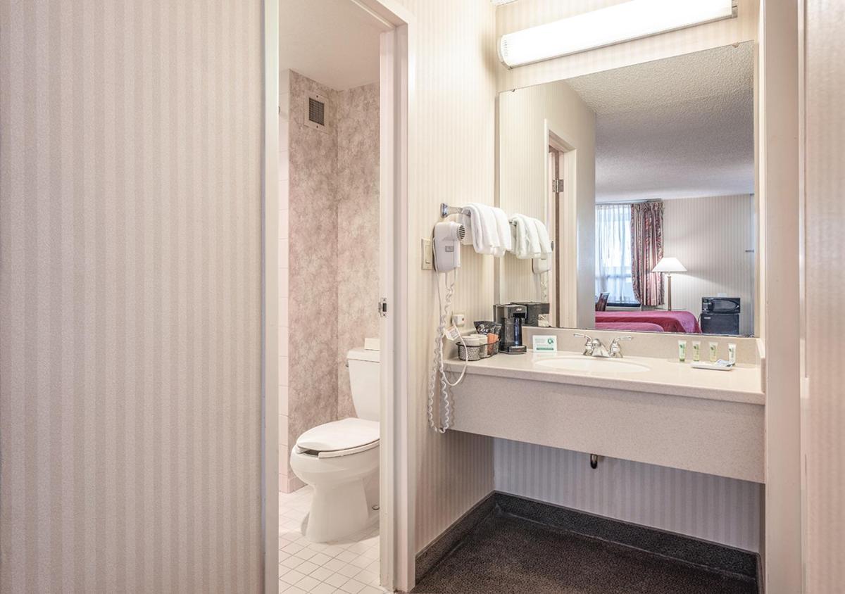 University Place Hotel and Conference Center - Housity
