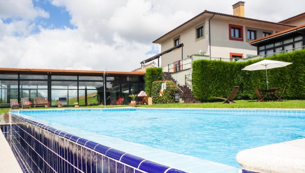 Piscina en o cerca de Hosteria de Torazo Nature Hotel & Spa