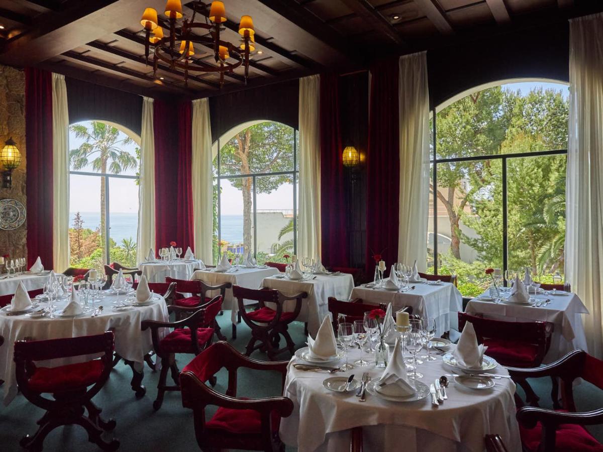 Un restaurante o sitio para comer en Hotel Bon Sol Resort & Spa
