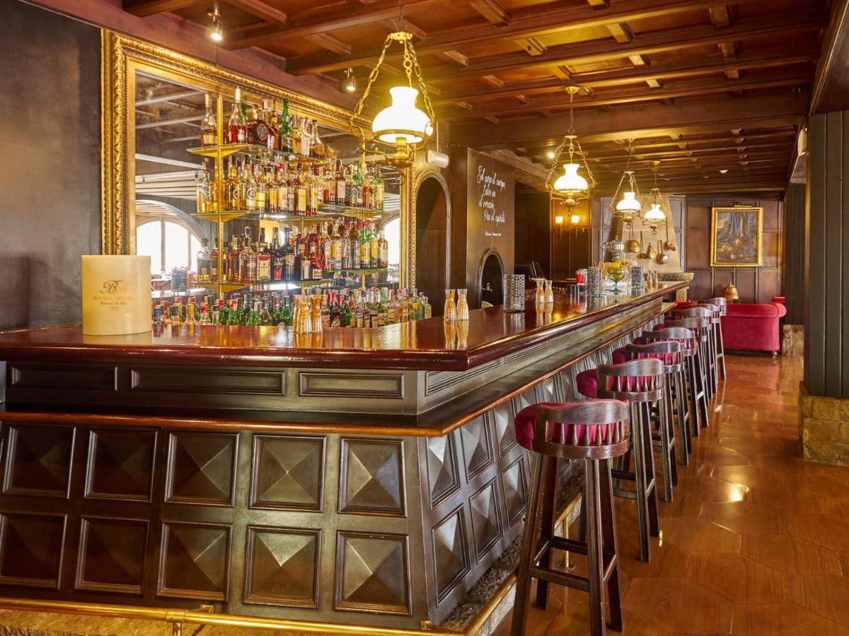 El salón o zona de bar de Hotel Bon Sol Resort & Spa