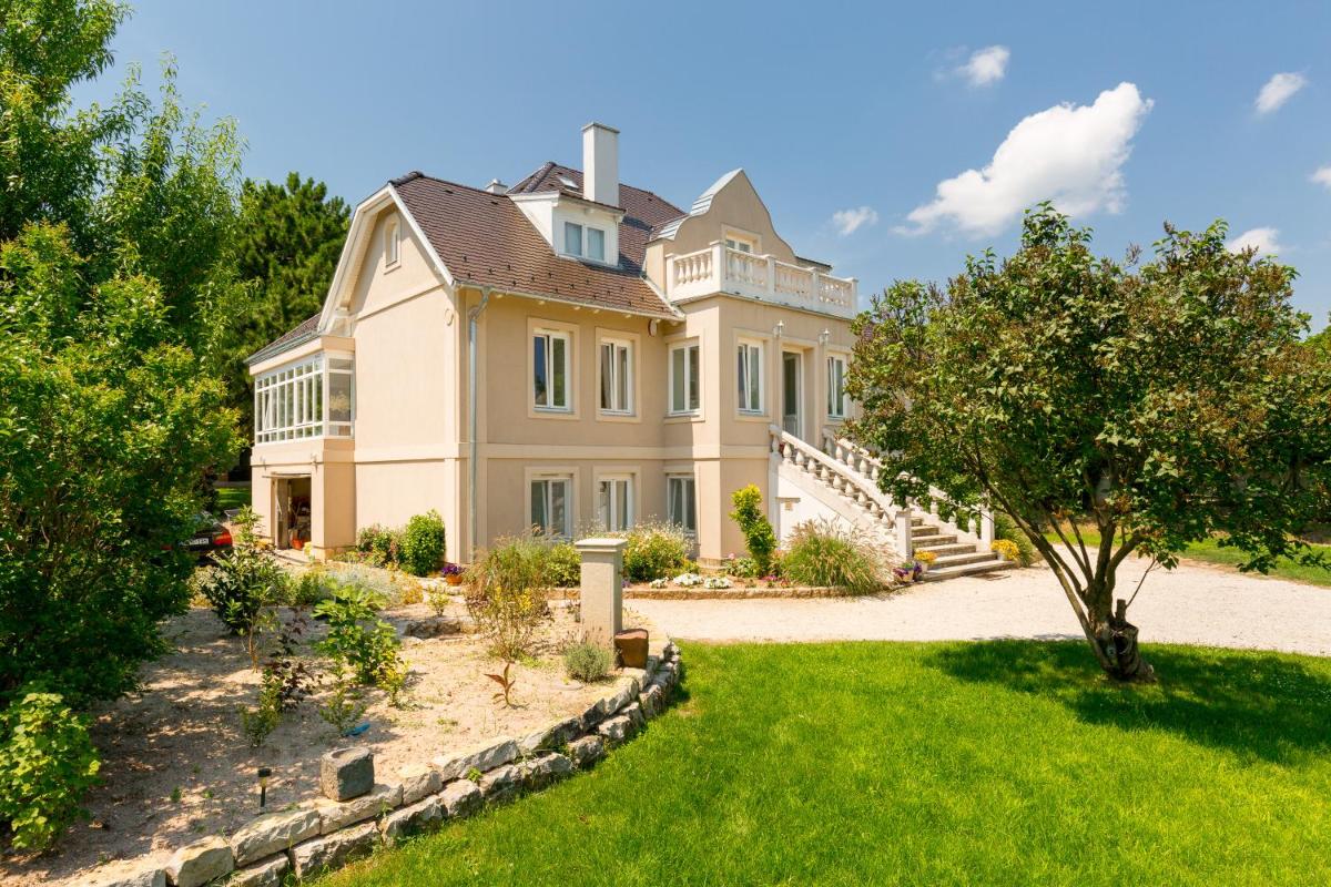 Manor House Inn Csopak - Housity