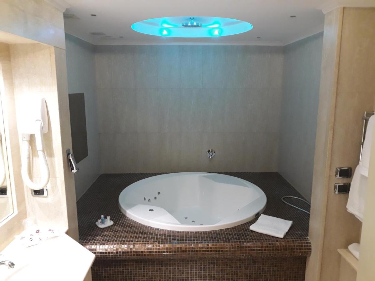 Hotel Motel Luna - Housity