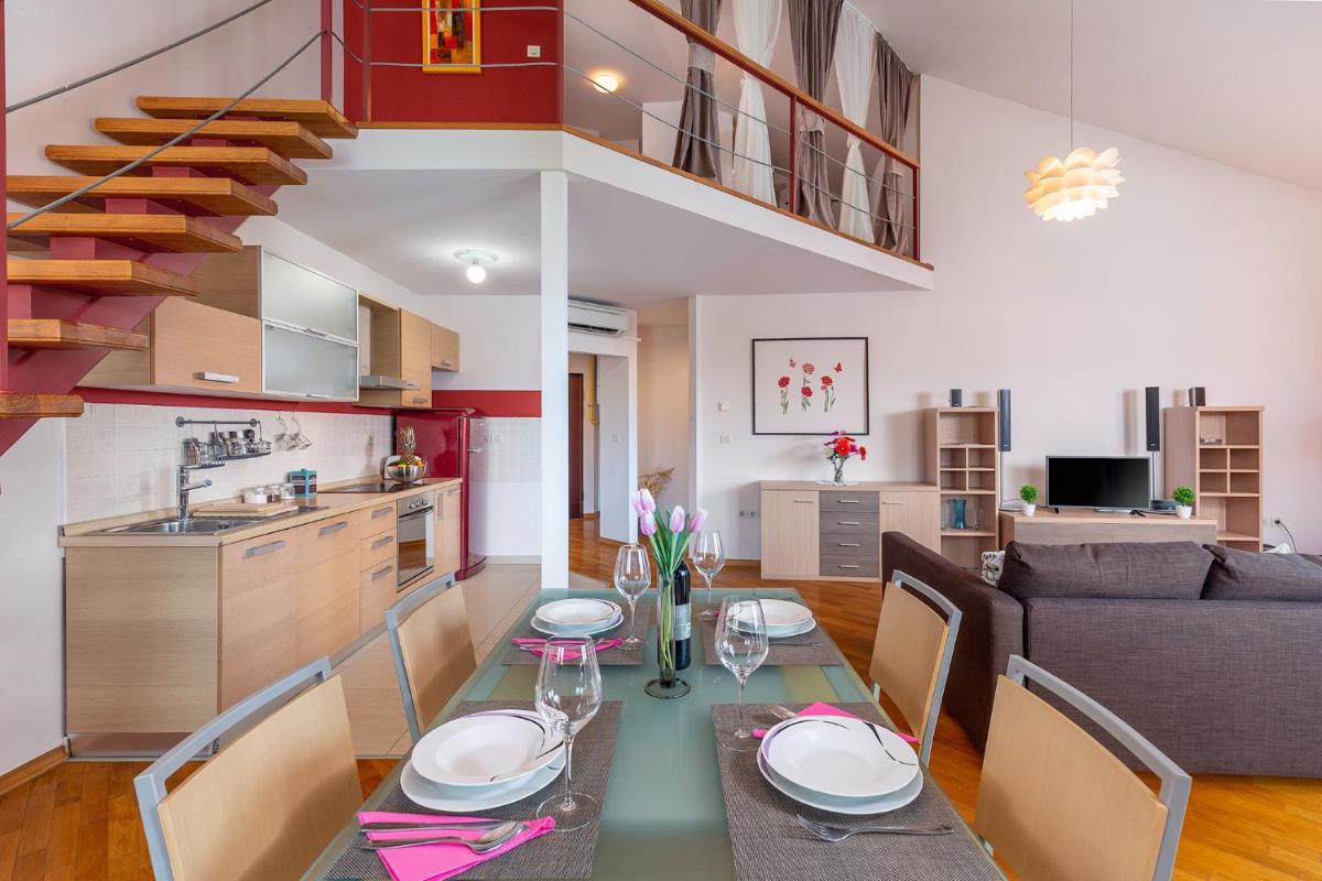 Deluxe Apartment Marina with a private parking - Housity